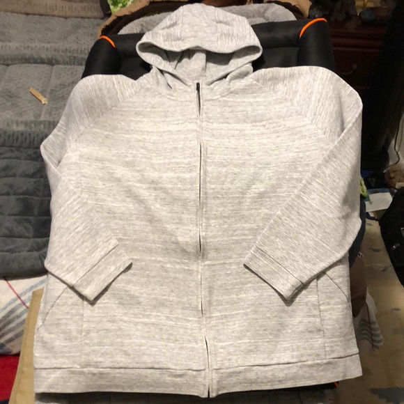 Calibrate Hoodie. Excellent/New Condition.